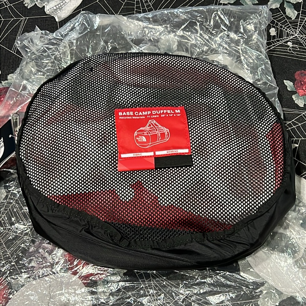 NWT 2022 KAWS x THE NORTH FACE MEDIUM RED DUFFLE BAG BRILLIANT CORAL 86 PRINT - Picture 7 of 8